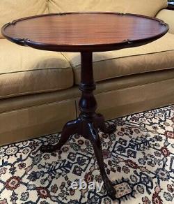 Round Mahogany Scalloped Edge Pie Crust Pedestal Table c1930