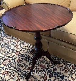 Round Mahogany Scalloped Edge Pie Crust Pedestal Table c1930