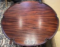 Round Mahogany Scalloped Edge Pie Crust Pedestal Table c1930