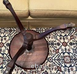 Round Mahogany Scalloped Edge Pie Crust Pedestal Table c1930