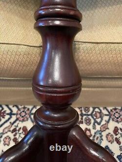 Round Mahogany Scalloped Edge Pie Crust Pedestal Table c1930