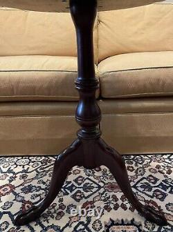 Round Mahogany Scalloped Edge Pie Crust Pedestal Table c1930