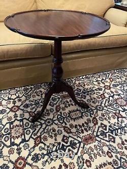 Round Mahogany Scalloped Edge Pie Crust Pedestal Table c1930