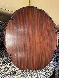 Round Mahogany Scalloped Edge Pie Crust Pedestal Table c1930