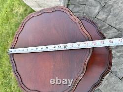 VTG Chippendale Style 2 Tier Pie Crust Carved mahogany Table Claw Foot 30x23