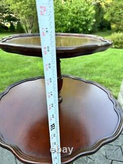 VTG Chippendale Style 2 Tier Pie Crust Carved mahogany Table Claw Foot 30x23