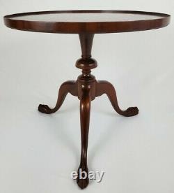 Vintage Accent Lamp table Chippendale Style Ball Claw Feet Mahogany Grand Rapids