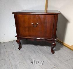 Vintage Allen Classics Mahogany Cabinet w 4 Folding TV Tray Tables Chippendale