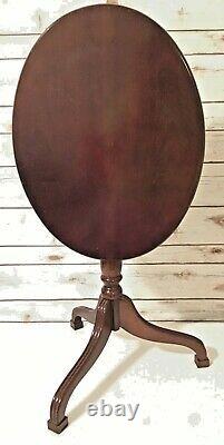 Vintage BOMBAY Company Tilt Top Oval Wood Accent Side Tea Table (Chippendale)