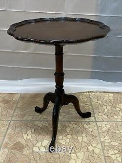 Vintage Chippendale Style Carved Mahogany Pie Crust Flip Table