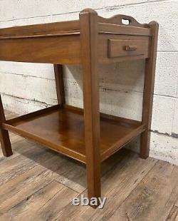 Vintage Chippendale Style Tray Top Nightstand Bedside Table Side Table Tea Table