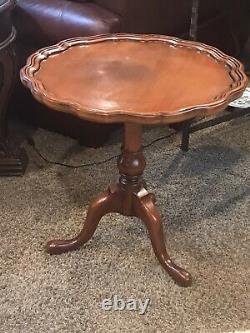 Vintage Drexel Heritage 18th Century Round Mahogany Thick Pie Crust Top Table