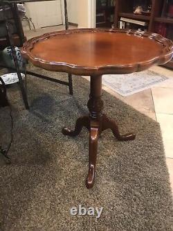 Vintage Drexel Heritage Round Mahogany Thick Pie Crust Top Table