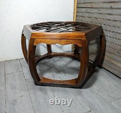 Vintage Hekman Asian Ming Chippendale Style Hexagonal End Table Wood Fretwork