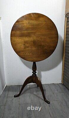 Vintage Rustic English Queen Anne Chippendale Round Tilt Top Wood Pedestal Table