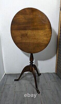 Vintage Rustic English Queen Anne Chippendale Round Tilt Top Wood Pedestal Table