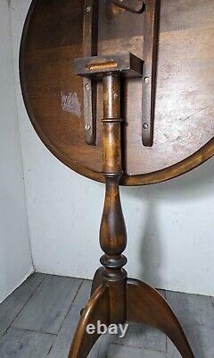 Vintage Rustic English Queen Anne Chippendale Round Tilt Top Wood Pedestal Table