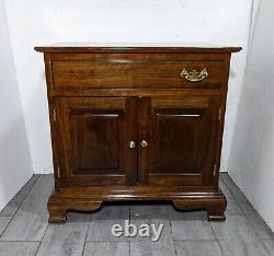 Vintage Stickley Chippendale Style Cherry 2-Door 1-Drawer Nightstand End Table