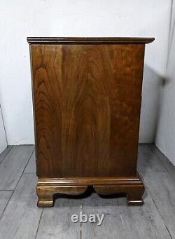 Vintage Stickley Chippendale Style Cherry 2-Door 1-Drawer Nightstand End Table