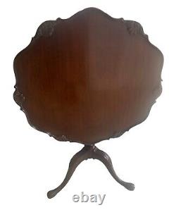 Vintage Weiman Chippendale Style Mahogany Pie Crust Tilt Top Accent Table