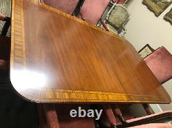 Vintage chippendale Dining Room table inlay edge excellent 2 leaves