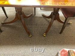 Vintage chippendale Dining Room table inlay edge excellent 2 leaves