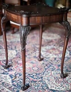 Années 1800 Antique Chippendale End Table Pieds Côté Acajou Boule Et Griffe Cabriole Jambes