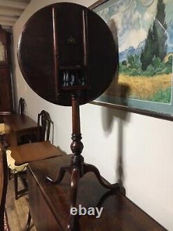 Antique 18ème C. Philadelphia Figured Ahogany Tilt Dishtop Birdcage Candlestand