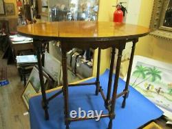 Baker Furniture Co. Petit Noyer Burled Drop-leaf Table Porte-jambe