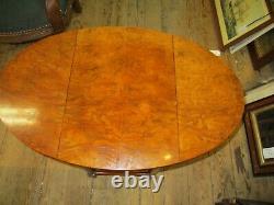 Baker Furniture Co. Petit Noyer Burled Drop-leaf Table Porte-jambe