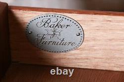 Baker Furniture Style Chippendale Étroit Bureau D'écriture Ou Entrée De Table