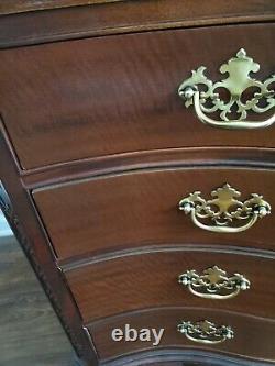 Baker Historic Charleston Collection Acajou Chippendale Style Serpentine Chest