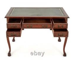 Bureau Chippendale en acajou Table d'écriture avec pieds en forme de boule et de griffe