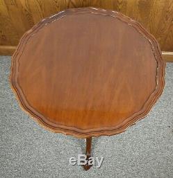 Chaise Hickory Collection James River Mahogany Chippendale Tilt Top Pie Table