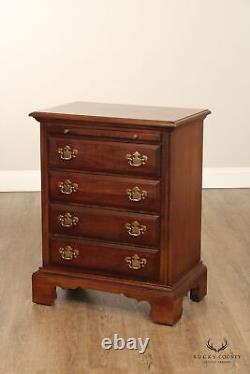 Commode de nuit en cerisier de style Chippendale American Drew