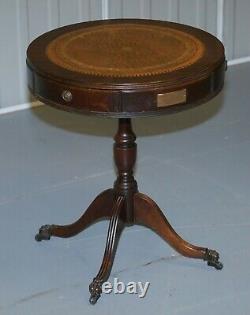 Cuir Surmonté Trois Tiroirs Regency Style Drum Side End Lamp Table Bronze Plaque