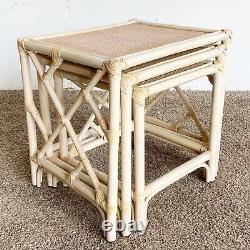 Ensemble de 3 tables gigognes de style Boho Chic en bambou, rotin et style Chippendale.