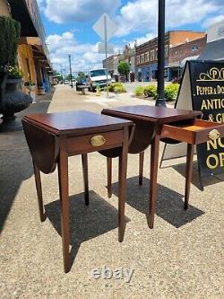 Fantastiques tables Pembroke Chippendale américaines en acajou du XXe siècle