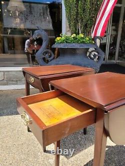 Fantastiques tables Pembroke Chippendale américaines en acajou du XXe siècle