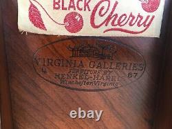 Henkel Harris Wild Black Cherry Tilt Top Bougie Table (environ -1967)