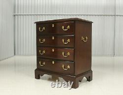 Hickory White Solide Acajou Chippendale Style Bachelor Chest