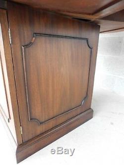 Kittinger Style Chippendale Mahogany Tooled Cuir Top Rent Table