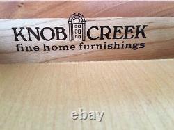 Knob Creek Cerise Solide Chippendale Style Table Latérale À Tiroir Unique