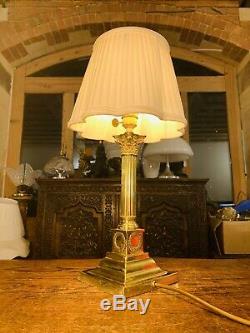 Laiton Antique Corinthian Piliers Colonne Nelsons Lampe De Table Avec Couronnes