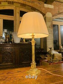 Lampe Antique De Table De Colonne De Nelsons En Laiton Corinthien Avec Des Couronnes