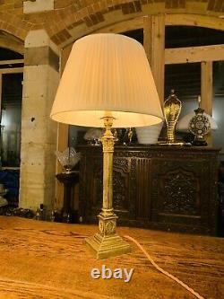 Lampe Antique De Table De Colonne De Nelsons En Laiton Corinthien Avec Des Couronnes