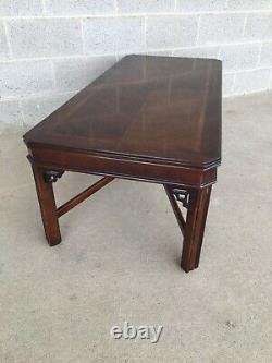 Lane Furniture Banded Mahogany Chippendale Style Table Basse