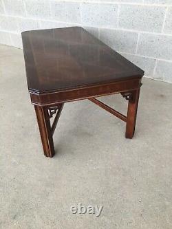 Lane Furniture Banded Mahogany Chippendale Style Table Basse