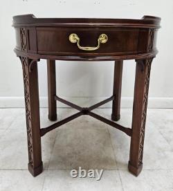 Meuble d'appoint en acajou de Baker Furniture avec une table de tambour à une tiroir de style Chippendale chinois