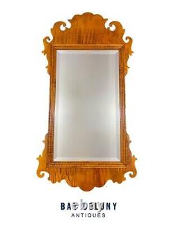 Miroir en érable tigré de style Chippendale avec verre biseauté